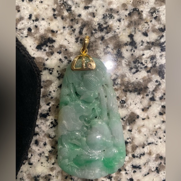 Elegant Expensive Green Jadeite Jade Pendant with 14k solid gold bail. - Picture 8 of 8